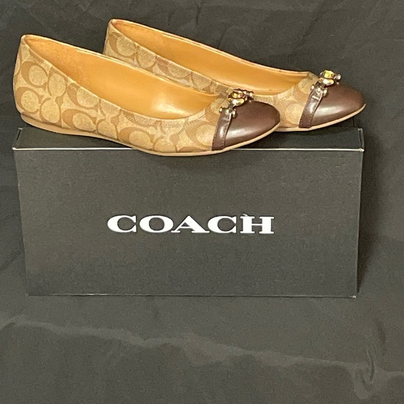 Gently used coach flats. Please not the shoes will be sold w/out the box. - Picture 2 of 5
